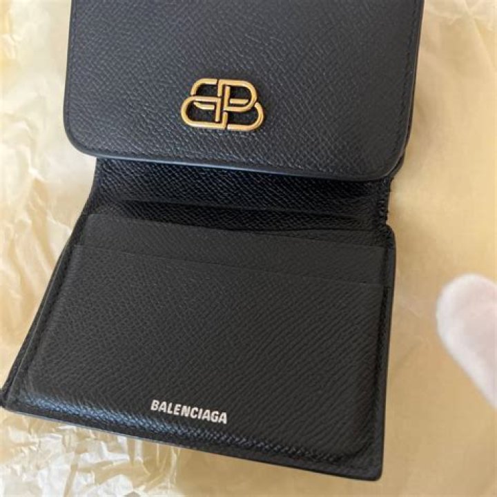 49.0%割引 BALENCIAGAクロックスコラボバック 人気ショップ www.mynewsgh.com