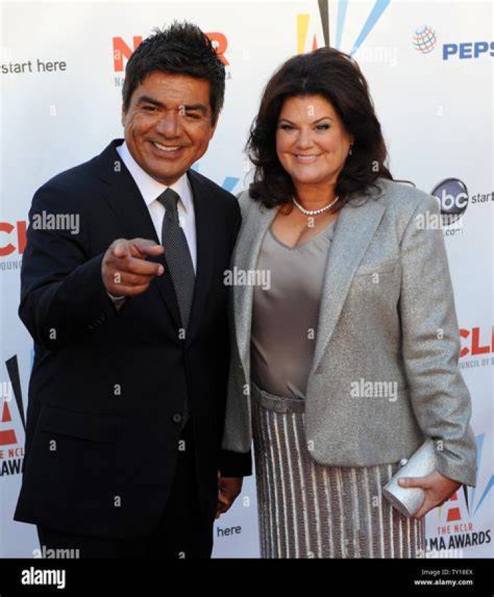 George Lopez and his wife, Ann Serrano, photograhed for the Los Angeles Times on September 9, 2004 | Source: Getty Images