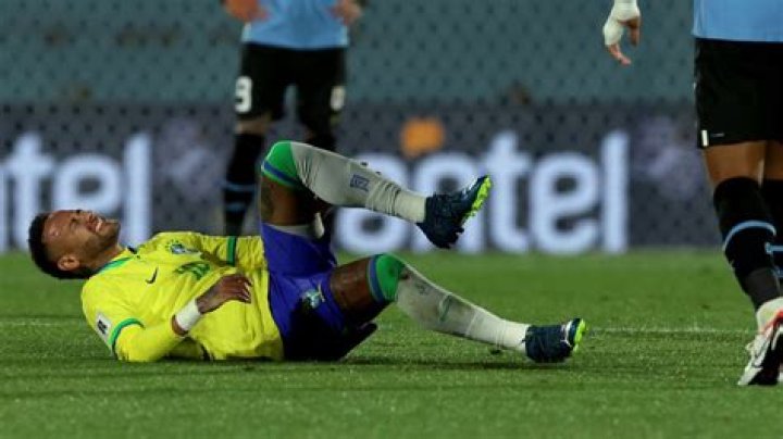 Neymar tears ACL while playing for Brazil in World Cup qualifying game